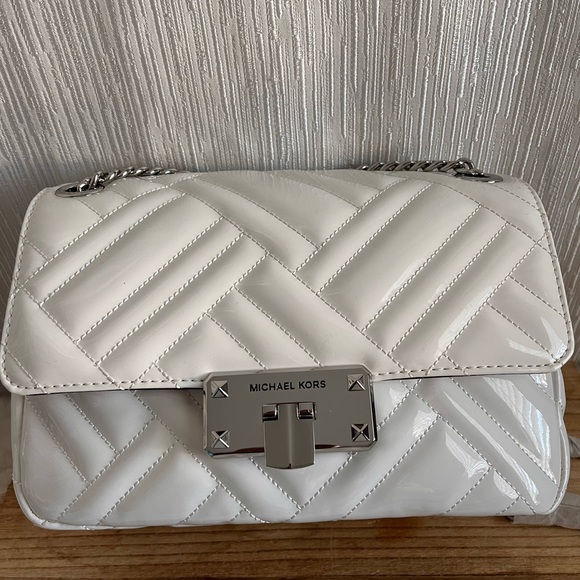 Michael Kors: Handbags - Picture 5 of 8